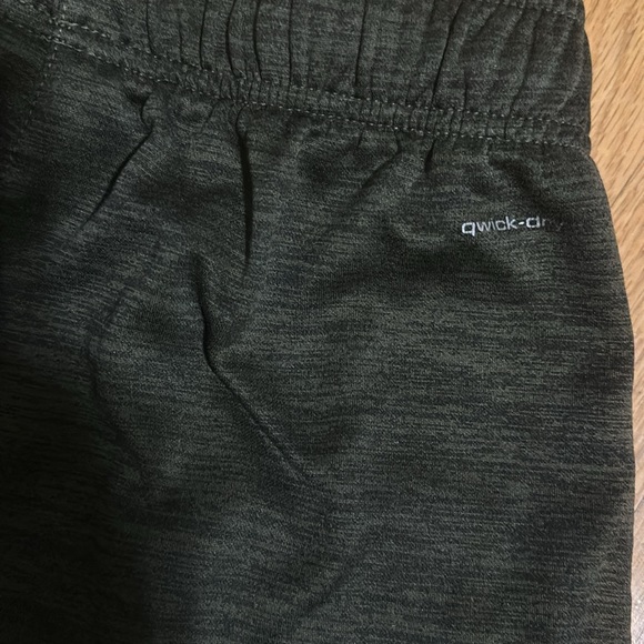 Small green Alive qwick-dry shorts - Picture 4 of 5